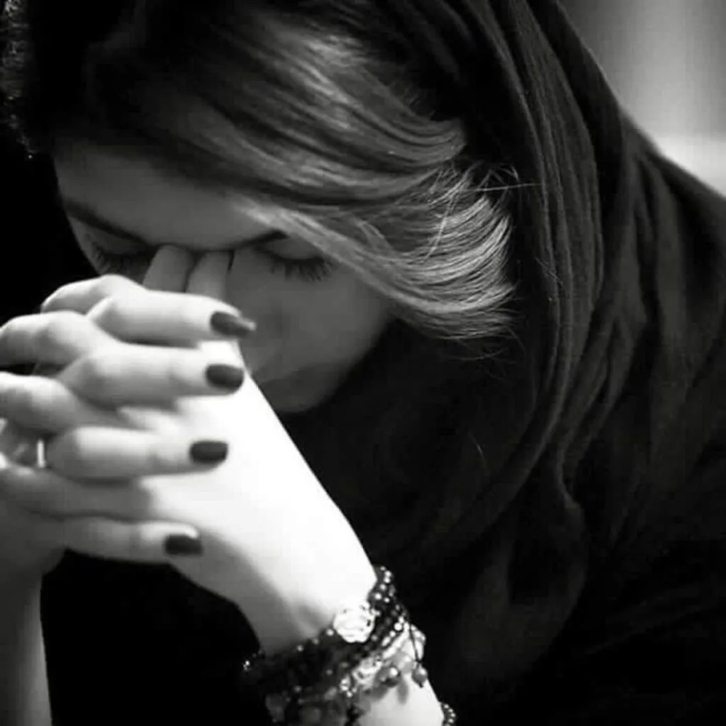 Sad girl WhatsApp DP with crying face